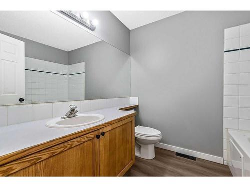 1810 5 Avenue Se, High River, AB - Indoor Photo Showing Bathroom