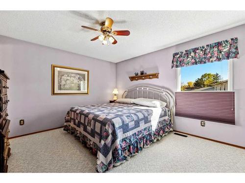 171 Mckenna Way Se, Calgary, AB - Indoor Photo Showing Bedroom