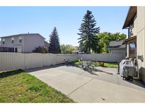 171 Mckenna Way Se, Calgary, AB - Outdoor