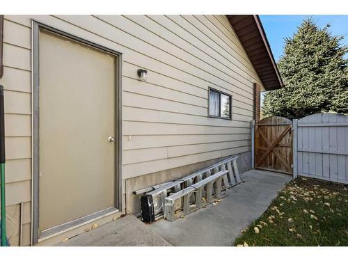 171 Mckenna Way Se, Calgary, AB - Outdoor With Exterior