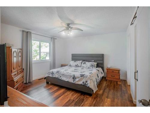 1035 Tuscany Drive Nw, Calgary, AB - Indoor Photo Showing Bedroom