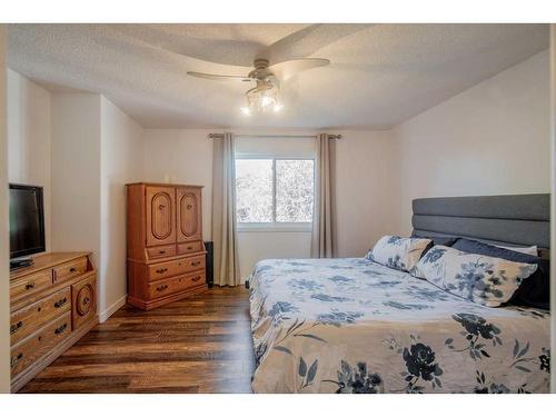 1035 Tuscany Drive Nw, Calgary, AB - Indoor Photo Showing Bedroom