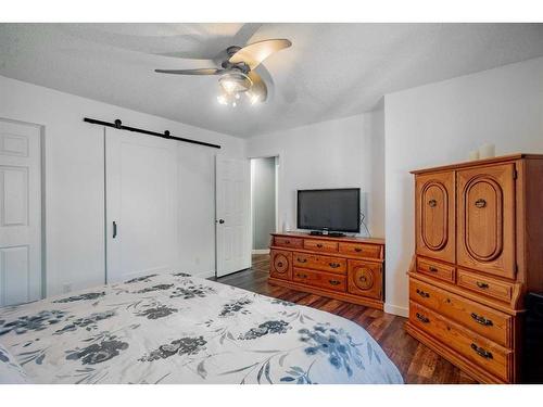 1035 Tuscany Drive Nw, Calgary, AB - Indoor Photo Showing Bedroom