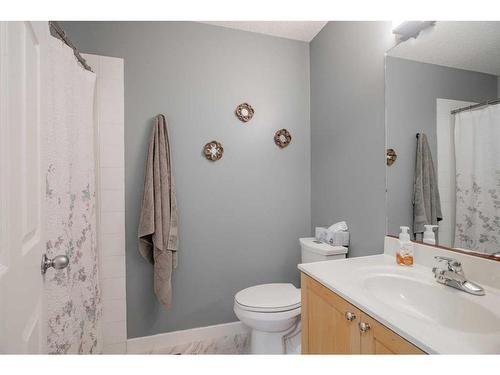 1035 Tuscany Drive Nw, Calgary, AB - Indoor Photo Showing Bathroom