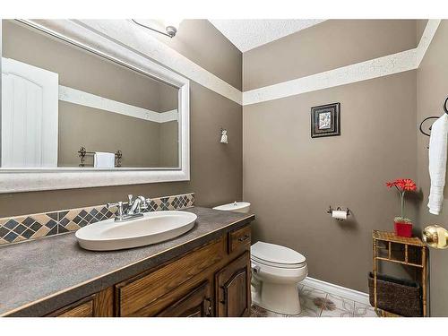 260 Canterville Drive Sw, Calgary, AB - Indoor Photo Showing Bathroom