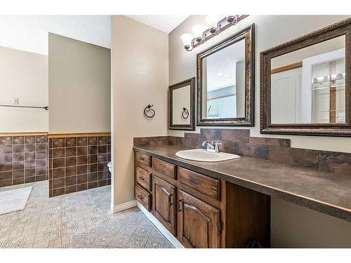 260 Canterville Drive Sw, Calgary, AB - Indoor Photo Showing Bathroom