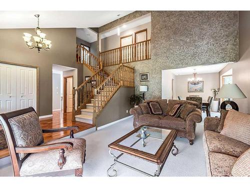 260 Canterville Drive Sw, Calgary, AB - Indoor Photo Showing Living Room