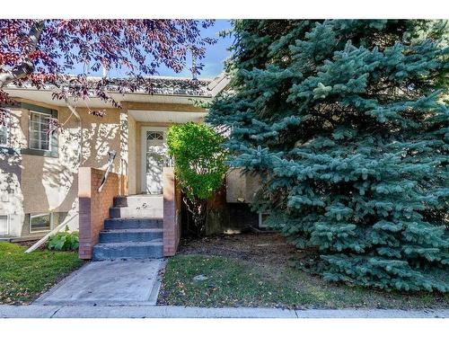 28 Richelieu Court Sw, Calgary, AB - Outdoor