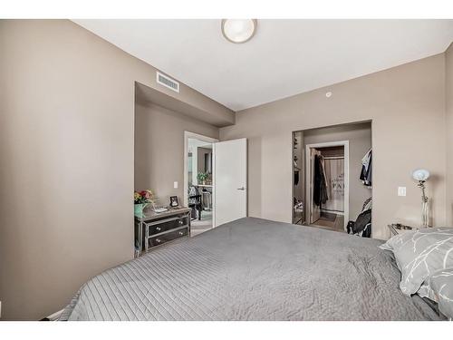 1606-210 15 Avenue Se, Calgary, AB - Indoor Photo Showing Bedroom