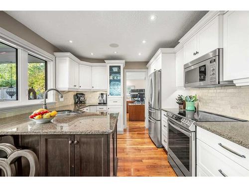 14936 Parkland Boulevard Se, Calgary, AB - Indoor Photo Showing Kitchen With Double Sink With Upgraded Kitchen