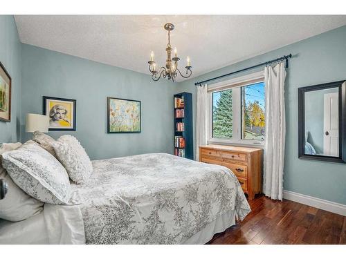 14936 Parkland Boulevard Se, Calgary, AB - Indoor Photo Showing Bedroom