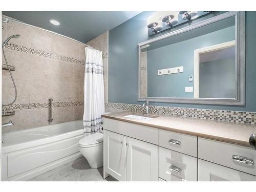 14936 Parkland Boulevard Se, Calgary, AB - Indoor Photo Showing Bathroom