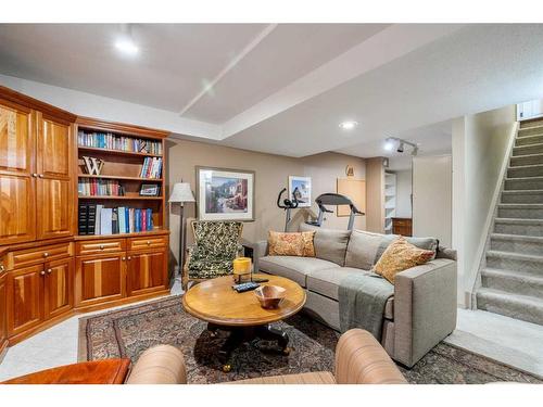 14936 Parkland Boulevard Se, Calgary, AB - Indoor Photo Showing Living Room