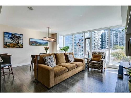 905-510 6 Avenue Se, Calgary, AB - Indoor Photo Showing Living Room