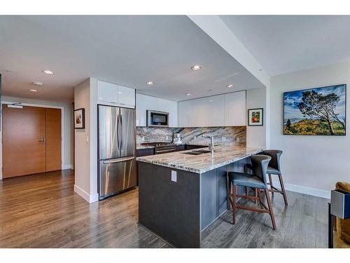 905-510 6 Avenue Se, Calgary, AB - Indoor Photo Showing Kitchen With Upgraded Kitchen