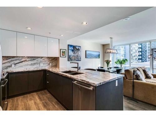 905-510 6 Avenue Se, Calgary, AB - Indoor Photo Showing Kitchen With Double Sink