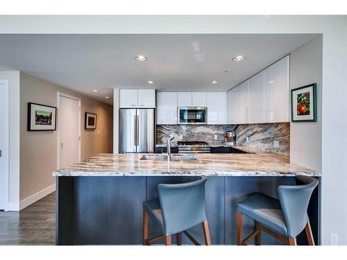 905-510 6 Avenue Se, Calgary, AB - Indoor Photo Showing Kitchen With Upgraded Kitchen