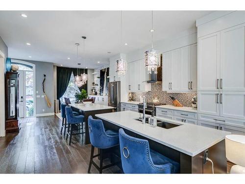 423 23 Avenue Nw, Calgary, AB - Indoor Photo Showing Kitchen With Double Sink With Upgraded Kitchen