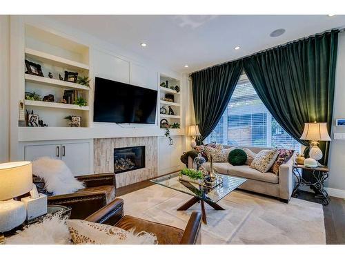 423 23 Avenue Nw, Calgary, AB - Indoor Photo Showing Living Room With Fireplace