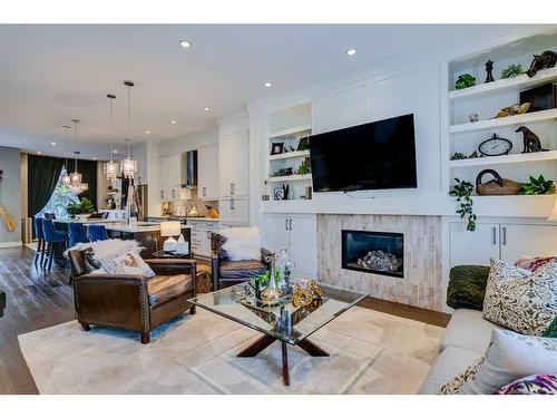 423 23 Avenue Nw, Calgary, AB - Indoor Photo Showing Living Room With Fireplace