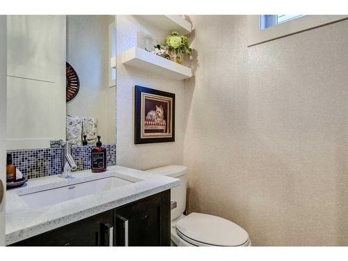 423 23 Avenue Nw, Calgary, AB - Indoor Photo Showing Bathroom