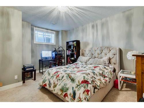 423 23 Avenue Nw, Calgary, AB - Indoor Photo Showing Bedroom