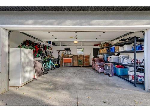 423 23 Avenue Nw, Calgary, AB - Indoor Photo Showing Garage