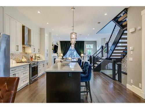 423 23 Avenue Nw, Calgary, AB - Indoor Photo Showing Kitchen With Upgraded Kitchen