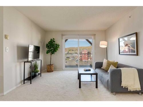 2405-505 Railway Street West, Cochrane, AB - Indoor Photo Showing Living Room