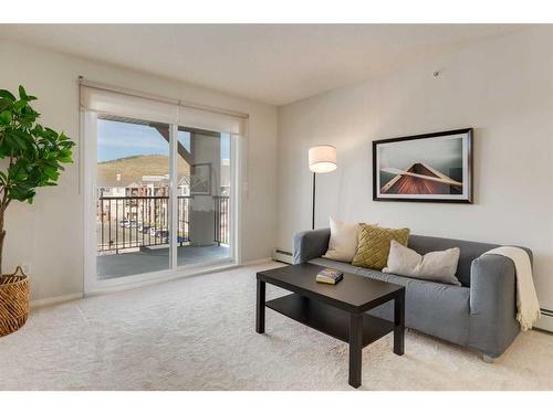 2405-505 Railway Street West, Cochrane, AB - Indoor Photo Showing Living Room