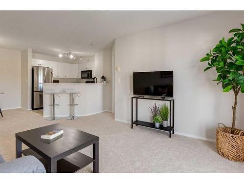 2405-505 Railway Street West, Cochrane, AB - Indoor Photo Showing Living Room