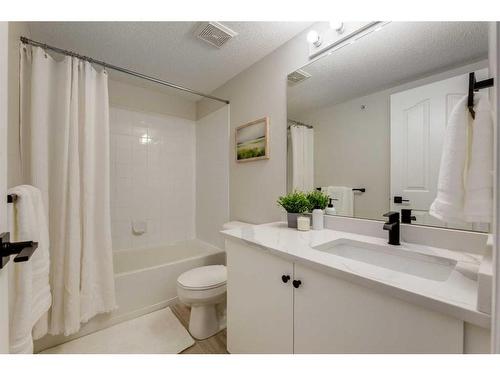 2405-505 Railway Street West, Cochrane, AB - Indoor Photo Showing Bathroom