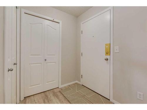 2405-505 Railway Street West, Cochrane, AB - Indoor Photo Showing Other Room