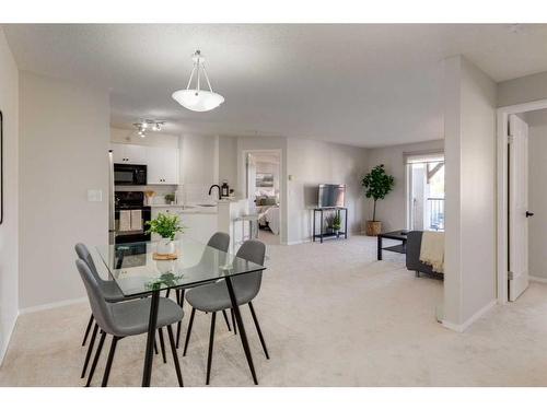 2405-505 Railway Street West, Cochrane, AB - Indoor Photo Showing Dining Room