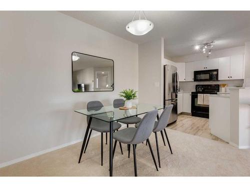 2405-505 Railway Street West, Cochrane, AB - Indoor Photo Showing Dining Room