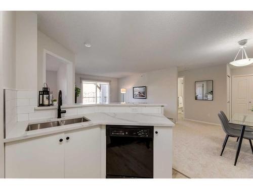 2405-505 Railway Street West, Cochrane, AB - Indoor Photo Showing Kitchen With Double Sink