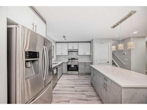 68 Pensville Road Se, Calgary, AB - Indoor Photo Showing Kitchen