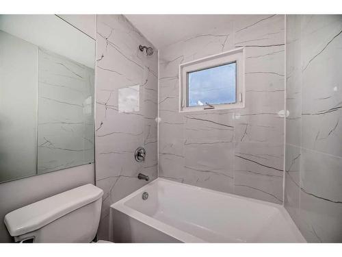 68 Pensville Road Se, Calgary, AB - Indoor Photo Showing Bathroom