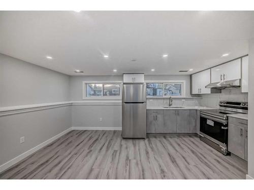 68 Pensville Road Se, Calgary, AB - Indoor Photo Showing Kitchen