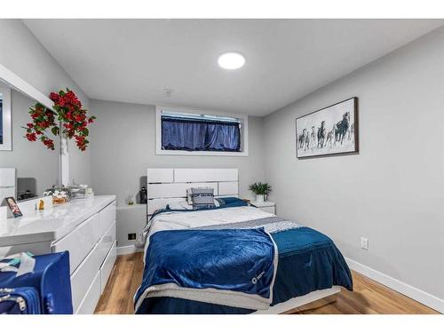 4803 60 Street, Calgary, AB - Indoor Photo Showing Bedroom