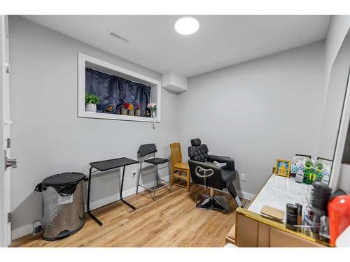 4803 60 Street, Calgary, AB - Indoor