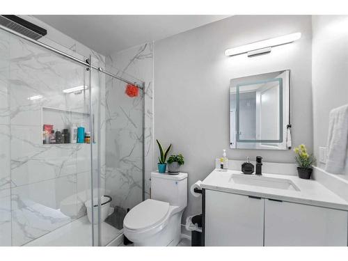 4803 60 Street, Calgary, AB - Indoor Photo Showing Bathroom