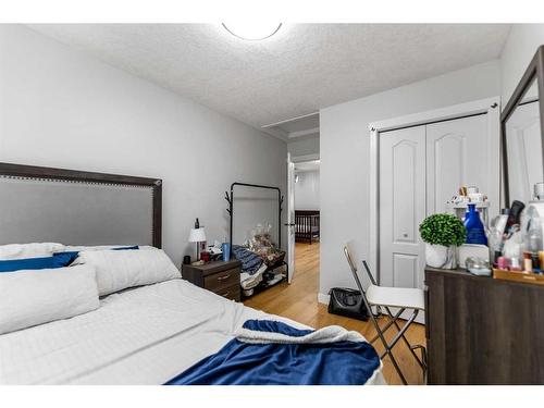 4803 60 Street, Calgary, AB - Indoor Photo Showing Bedroom