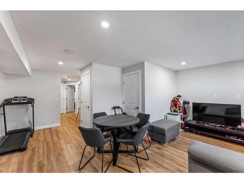 4803 60 Street, Calgary, AB - Indoor