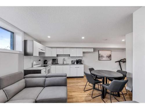 4803 60 Street, Calgary, AB - Indoor