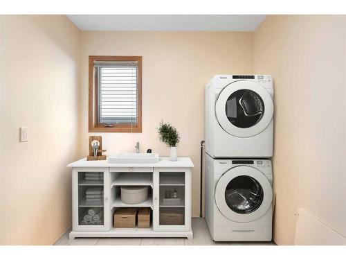 139 Arbour Wood Close Nw, Calgary, AB - Indoor Photo Showing Laundry Room