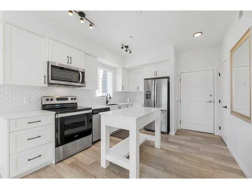 3104-3727 Sage Hill Drive Nw, Calgary, AB - Indoor Photo Showing Kitchen With Stainless Steel Kitchen With Upgraded Kitchen