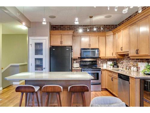 303-41 6 Street Ne, Calgary, AB - Indoor Photo Showing Kitchen