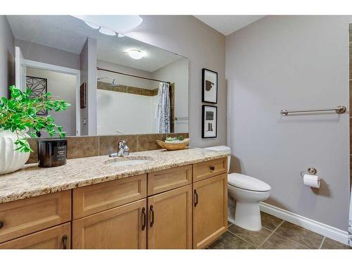 303-41 6 Street Ne, Calgary, AB - Indoor Photo Showing Bathroom