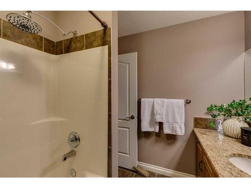 303-41 6 Street Ne, Calgary, AB - Indoor Photo Showing Bathroom